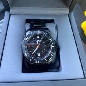 Victorinox Swiss army maverick men’s watch